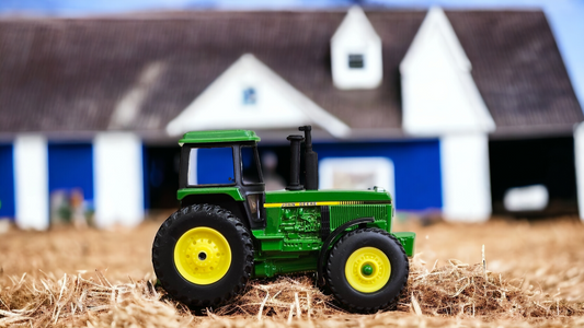 1/64 Vintage John Deer Tractor