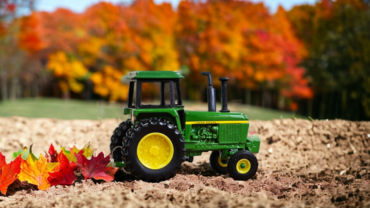 1/64 John Deere Soundgaurd Tractor